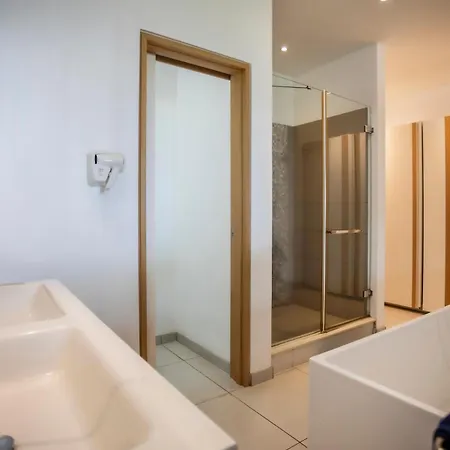 Appartement 3 Chambres Pied Dans L'Eau Avec Plage Et Grande Piscine Riviere Noire Exterior photo