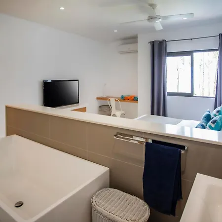 Appartement 3 Chambres Pied Dans L'Eau Avec Plage Et Grande Piscine Riviere Noire Exterior photo