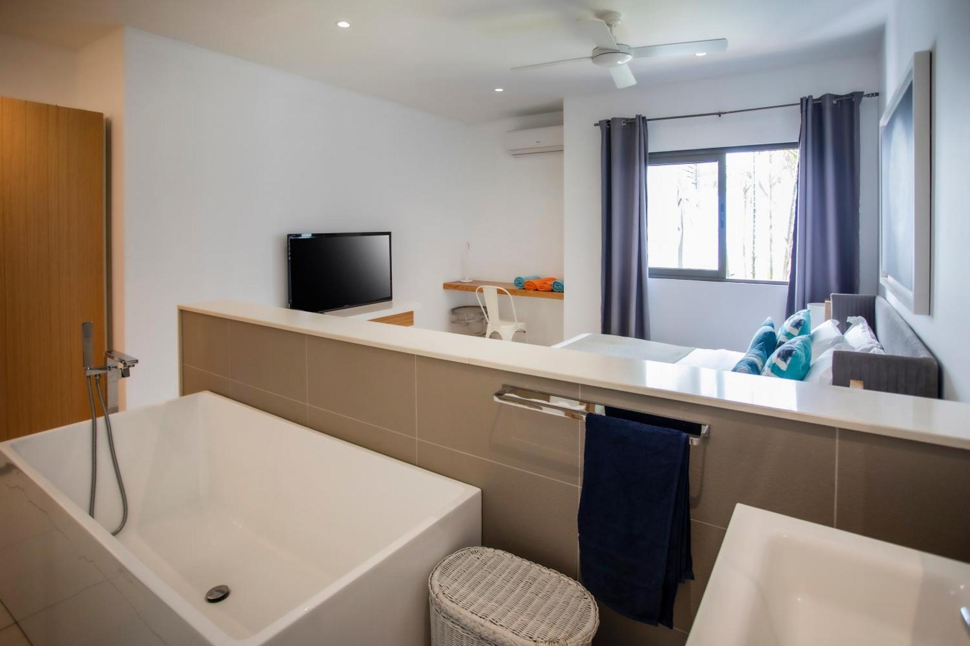 3 Pied Dans L'eau Avec Et Grande Piscine Apartment Riviere Noire